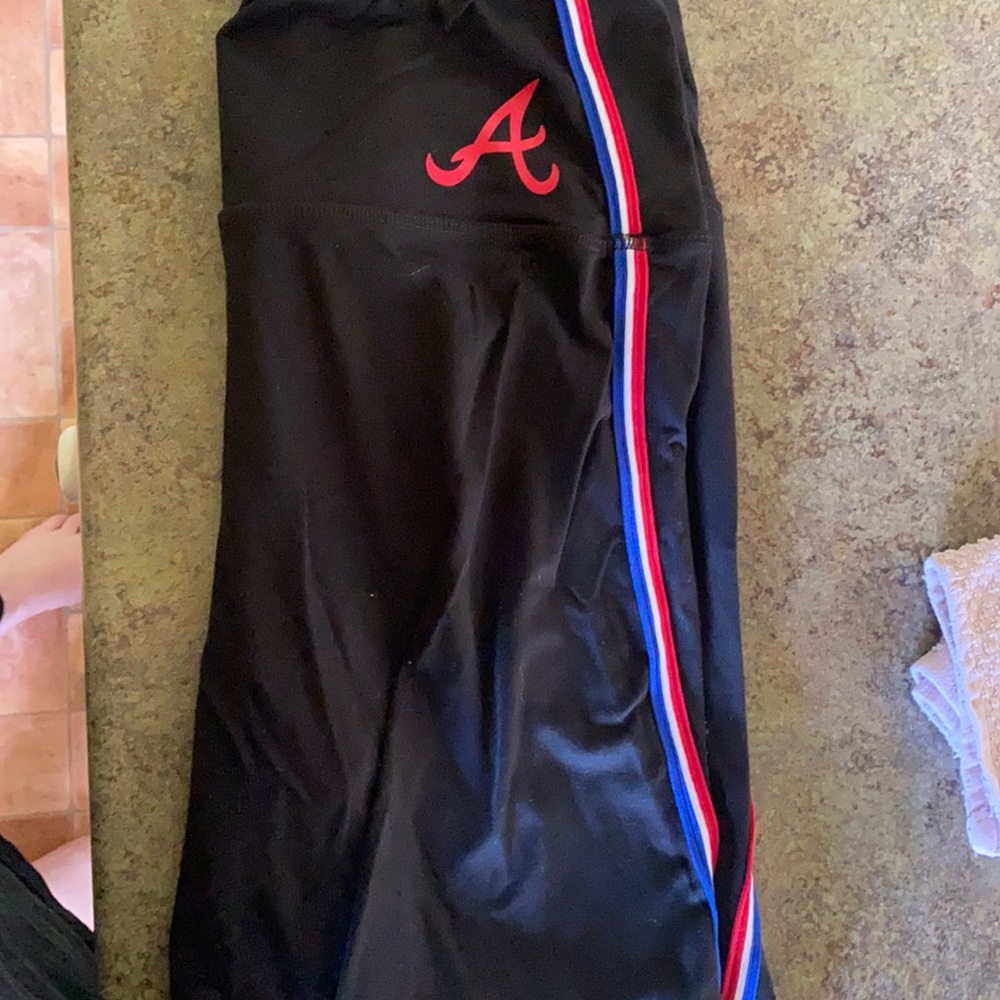 VS PINK braves leggings